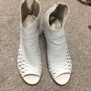 White, made in Italy 🇮🇹 Booties. Size 37.